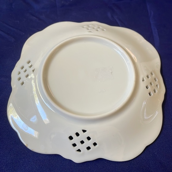 Pretty hand painted pierced porcelain small plate trinket - Picture 6 of 6